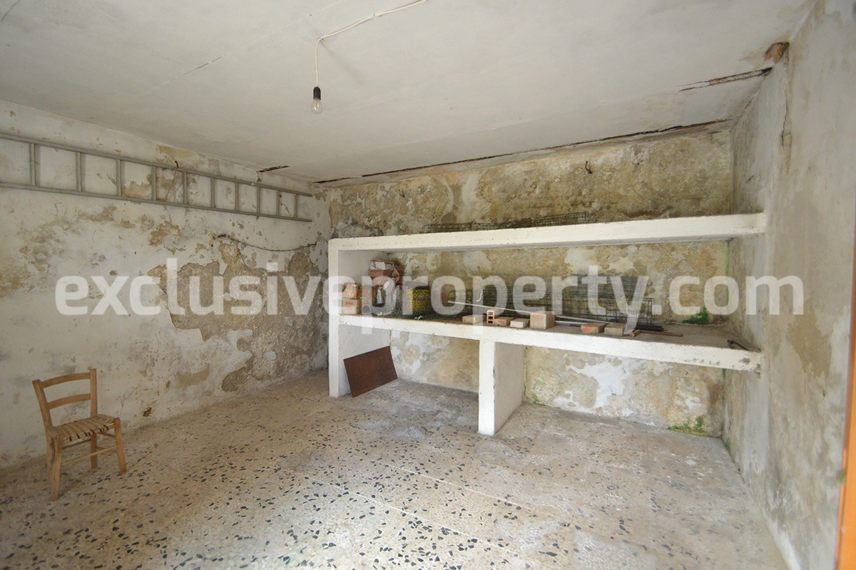 Town house to renovate with an outdoor space for sale in Civitacampomarano 7