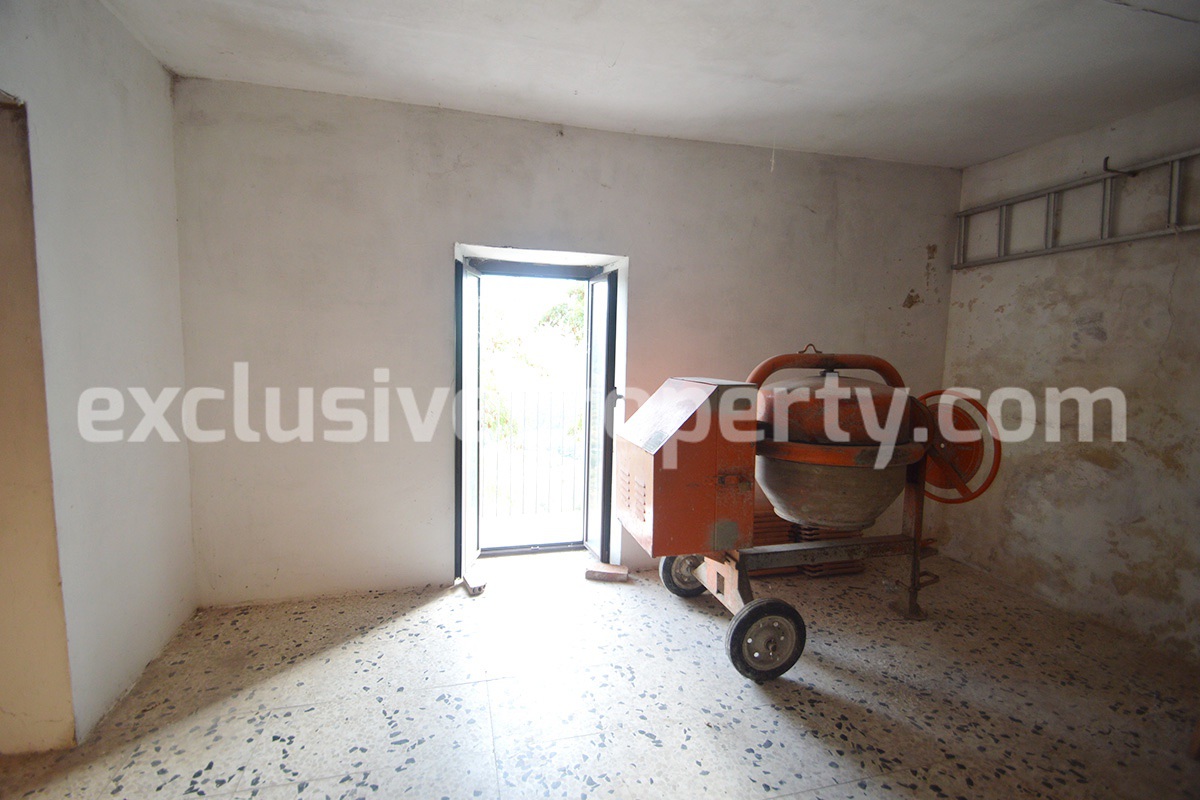 Town house to renovate with an outdoor space for sale in Civitacampomarano