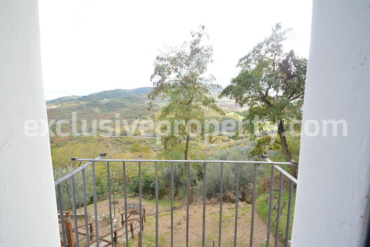 Town house to renovate with an outdoor space for sale in Civitacampomarano 9