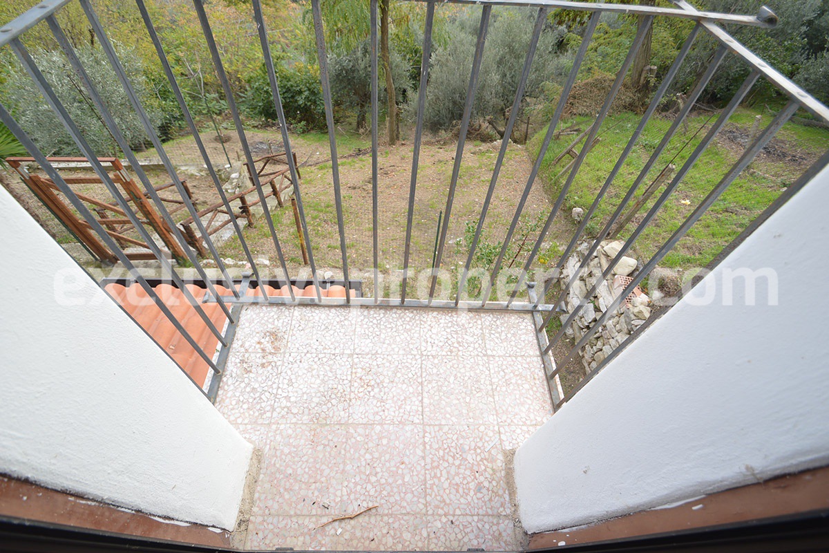 Town house to renovate with an outdoor space for sale in Civitacampomarano 10
