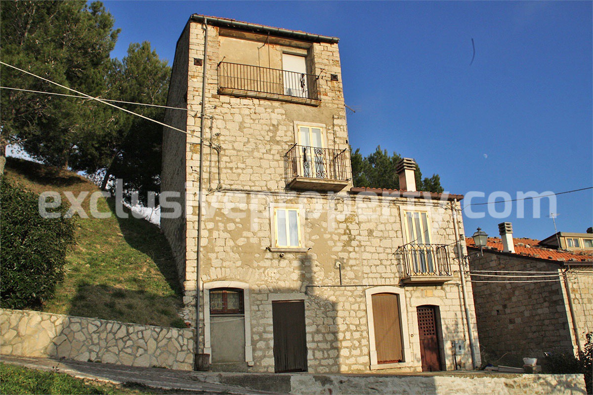 Habitable stone house for sale in Castelbottaccio - Molise