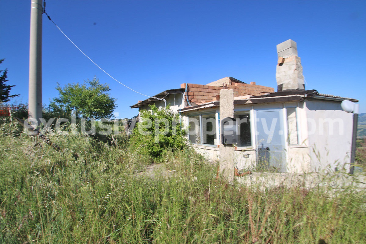 Country house with view of the Molise valley for sale in the outskirt of Campobasso