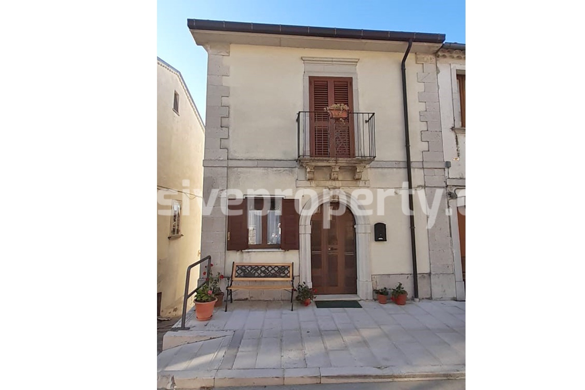 Stone house in excellent condition habitable and renovated for sale in Molise