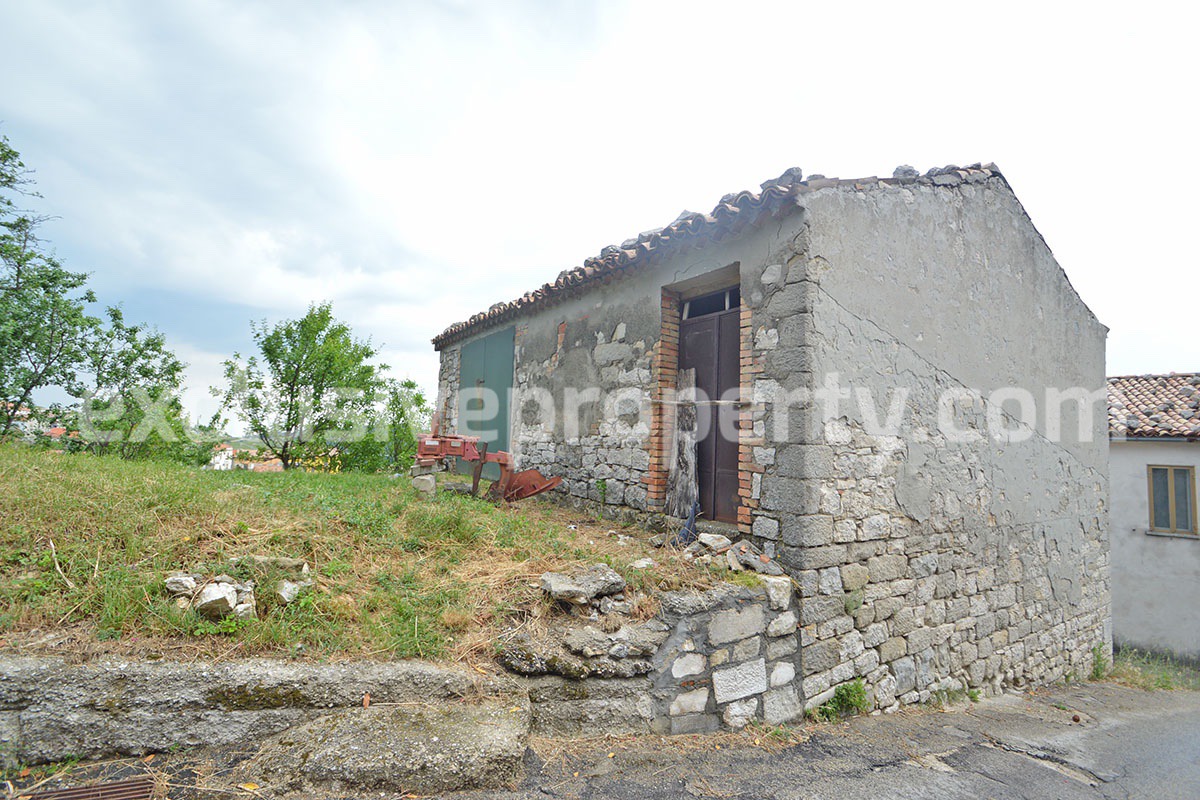 Cheap houses with garden for sale in Abruzzo - Italy