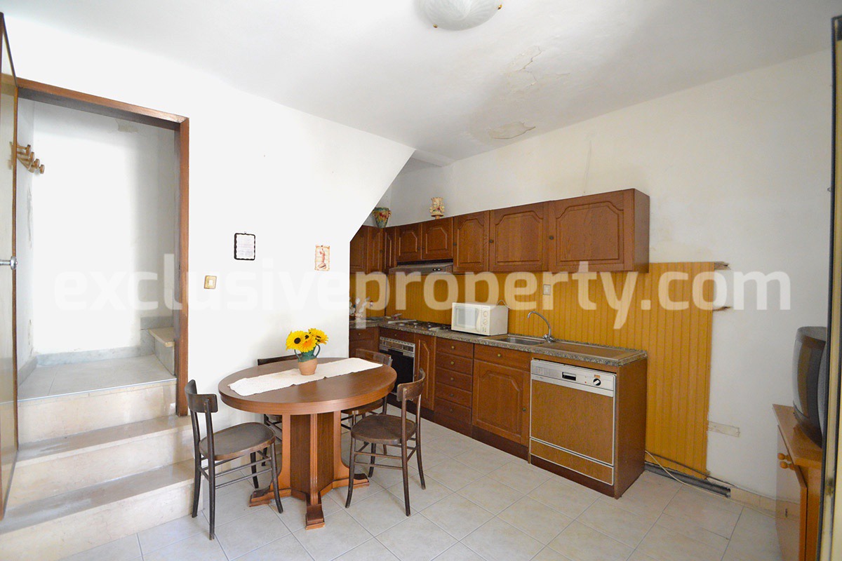 Habitable property with garden and garage for sale in Molise - Castelmauro 3