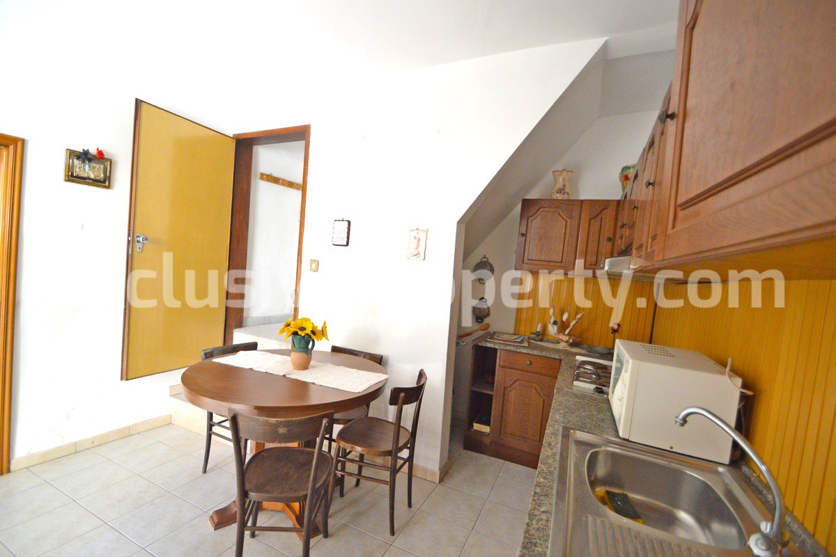 Habitable property with garden and garage for sale in Molise - Castelmauro 5