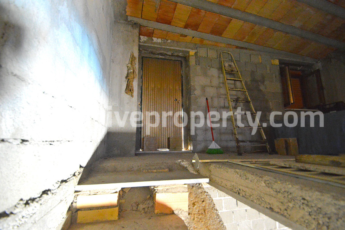 Habitable property with garden and garage for sale in Molise - Castelmauro 22