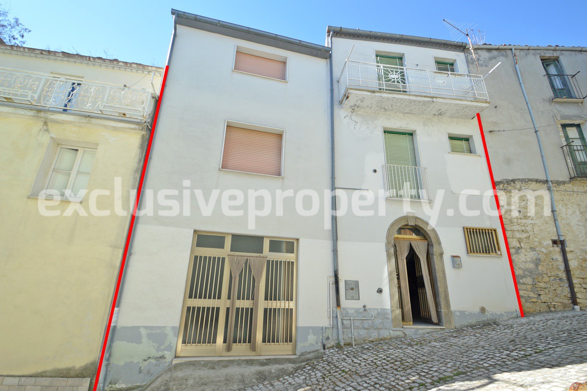 Habitable property with garden and garage for sale in Molise - Castelmauro 1