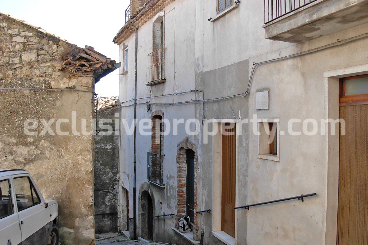 House with terrace for sale in Italy - Molise Region - Village Castelmauro 2