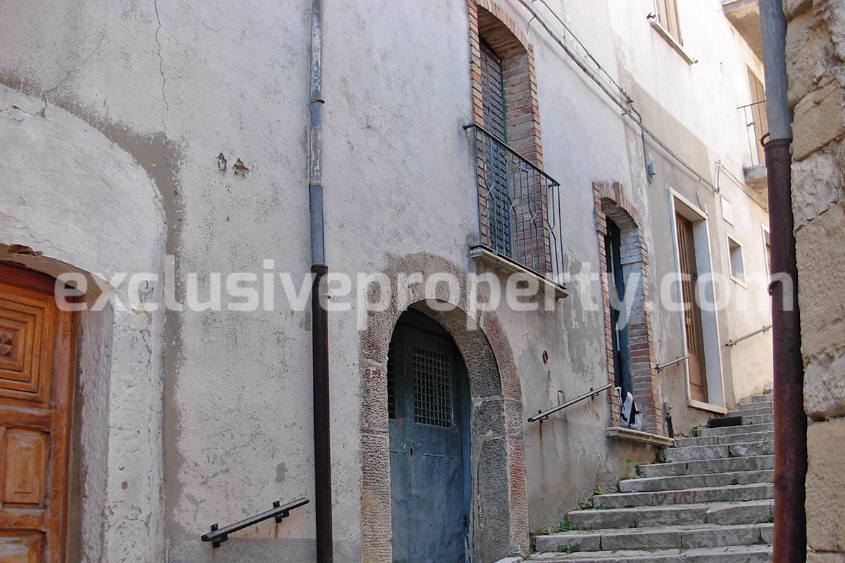 House with terrace for sale in Italy - Molise Region - Village Castelmauro 1