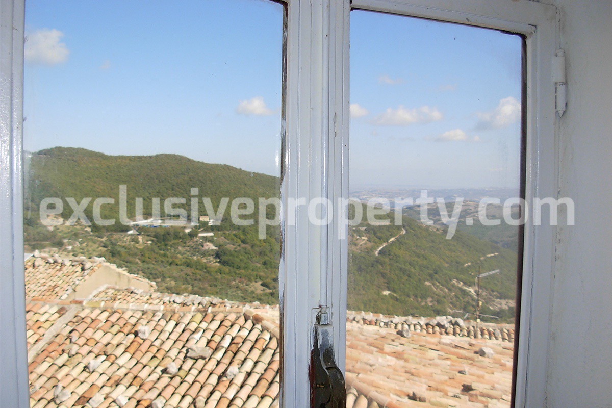 House with terrace for sale in Italy - Molise Region - Village Castelmauro 5