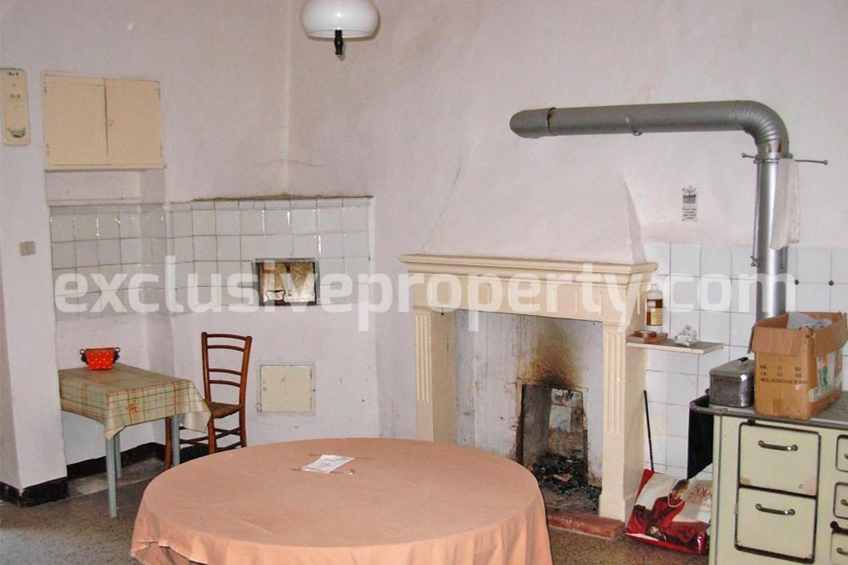 House with terrace for sale in Italy - Molise Region - Village Castelmauro 4
