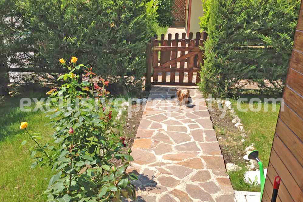 Villa with garden and swimming pool for sale in Castelpetroso - Isernia - Molise 1
