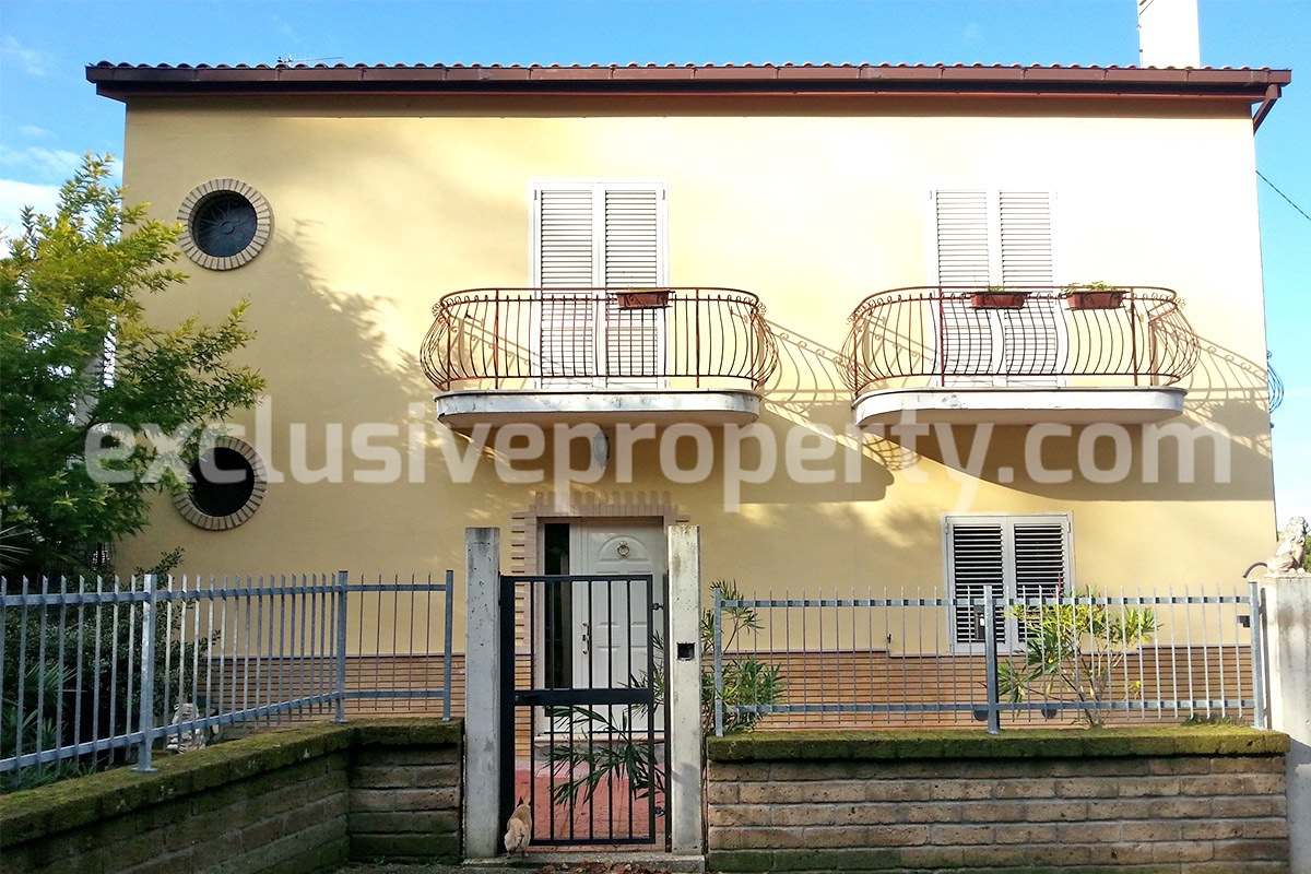 Renovated country house with rustic furniture for sale in the Molise Region 4