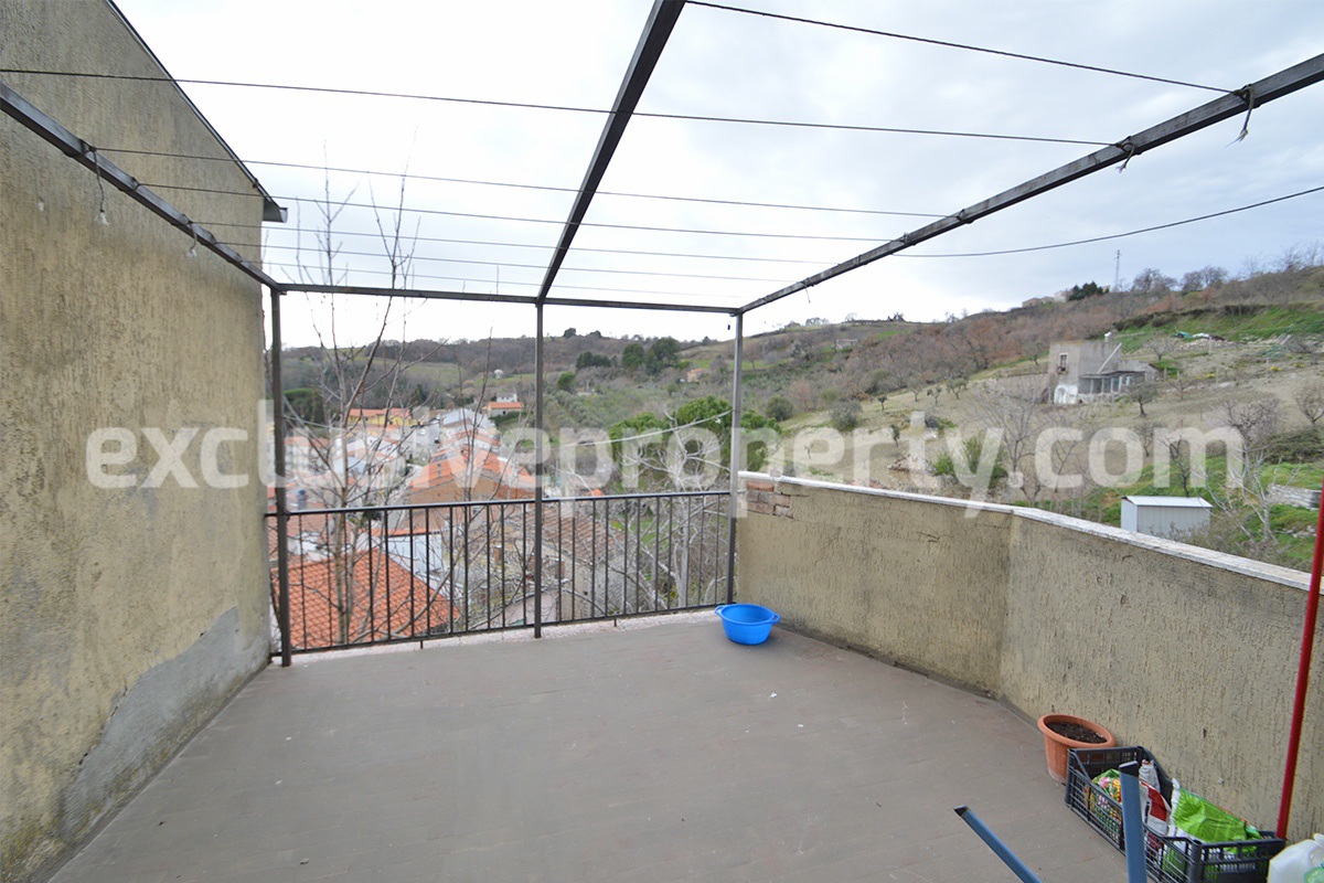 House with terrace and garage for sale in Castelbottaccio Molise 4