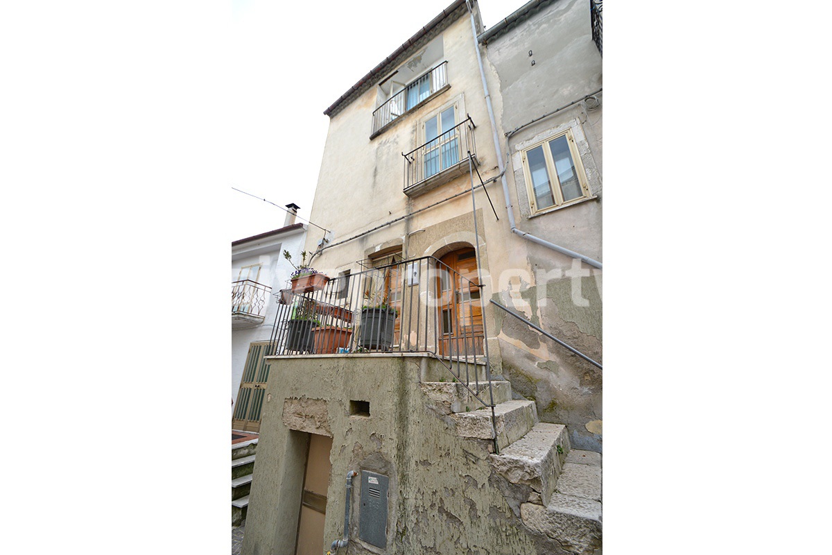 House with terrace and garage for sale in Castelbottaccio Molise 1