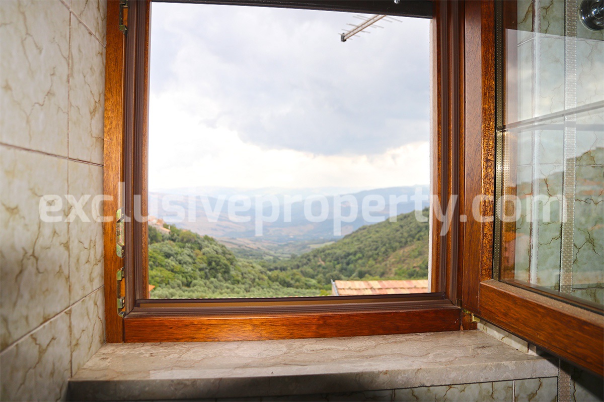 Spacious house with outdoor area cellars and panoramic views for sale in Molise 16