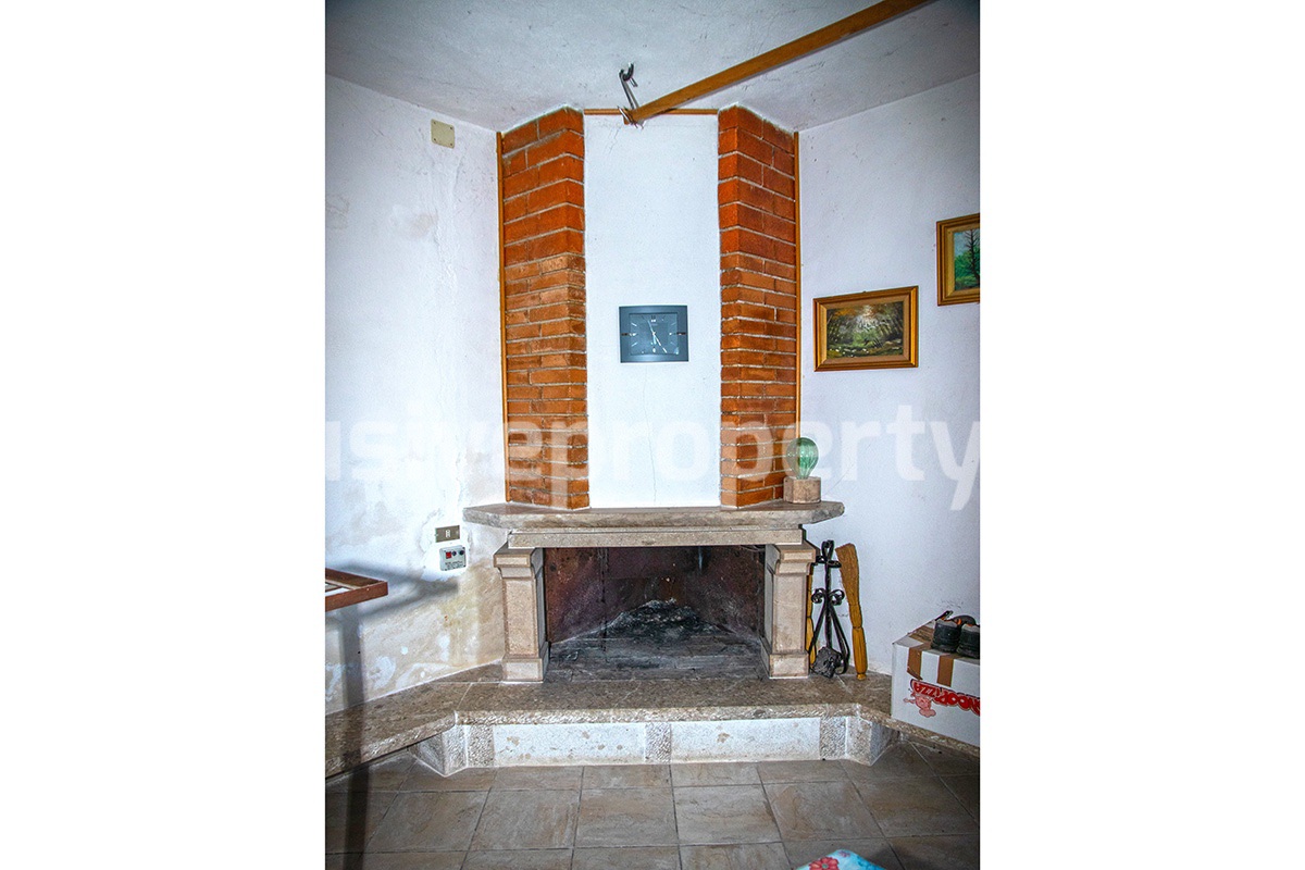 Country house unfinished of three floors for sale in Castelbottaccio Molise Italy