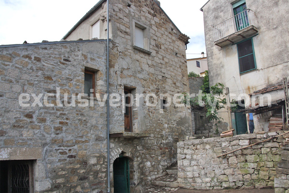 Character stone house with external space in Molise - Cheap bargain