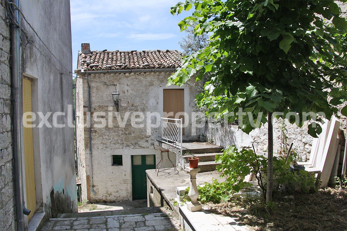Character stone house with external space in Molise - Cheap bargain