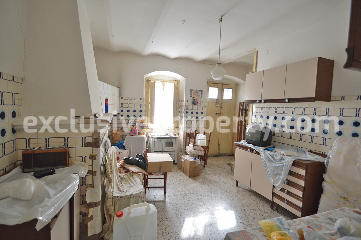 Village house with two independent entrances for sale in Molise