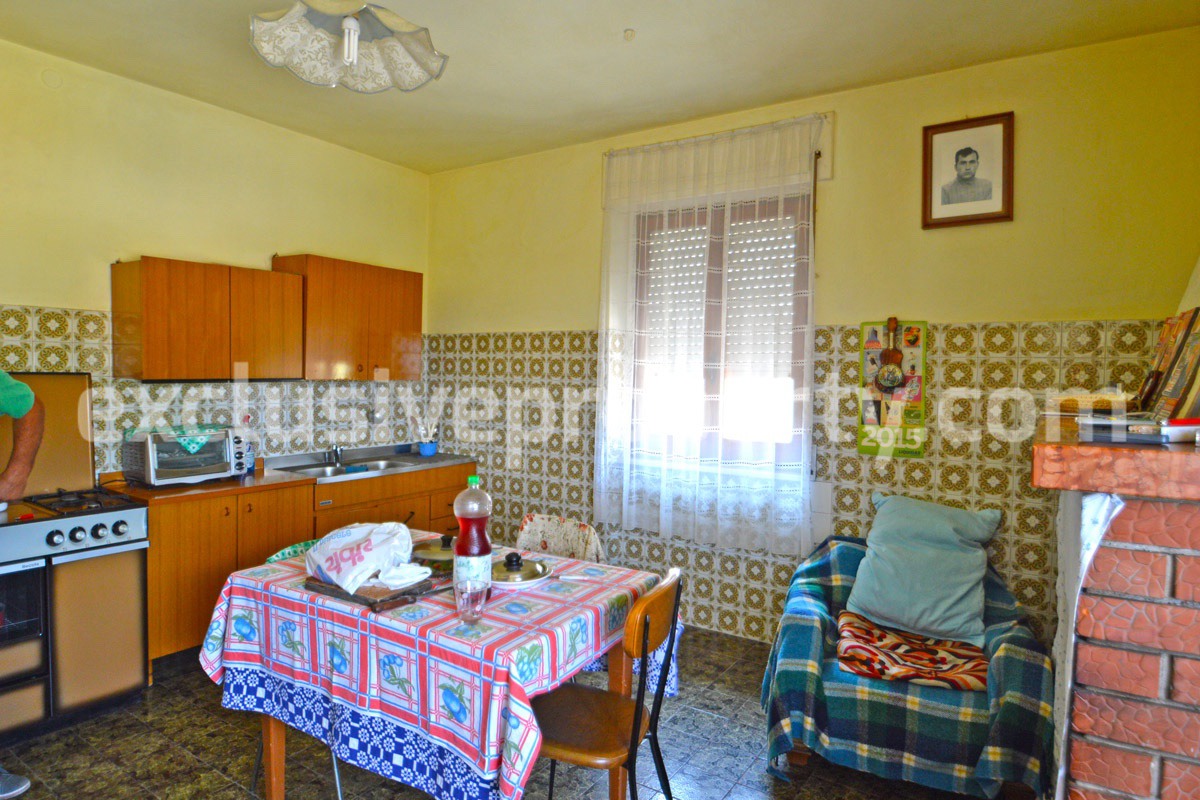Big habitable house with garden and terrace for sale in Abruzzo 3