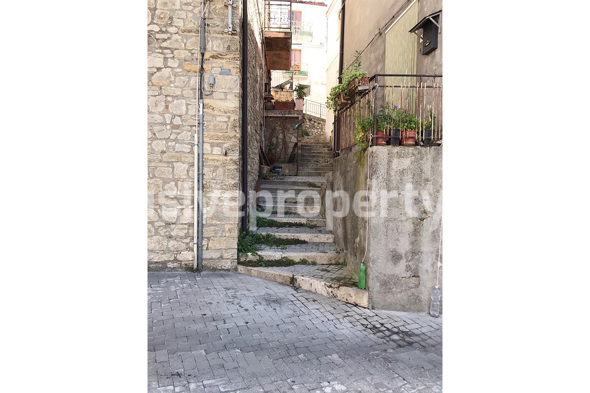 Spacious house in good condition for sale in Montefalcone del Sannio - Molise