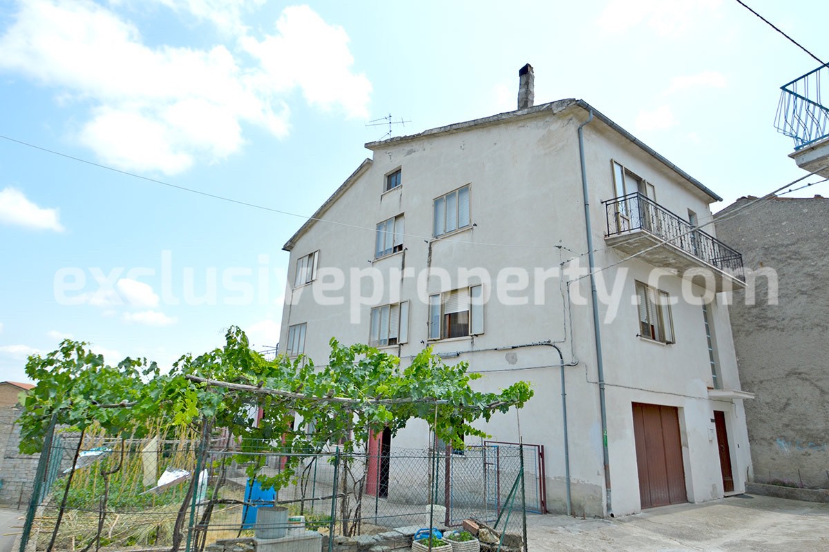 Big habitable house with garden and terrace for sale in Abruzzo 1