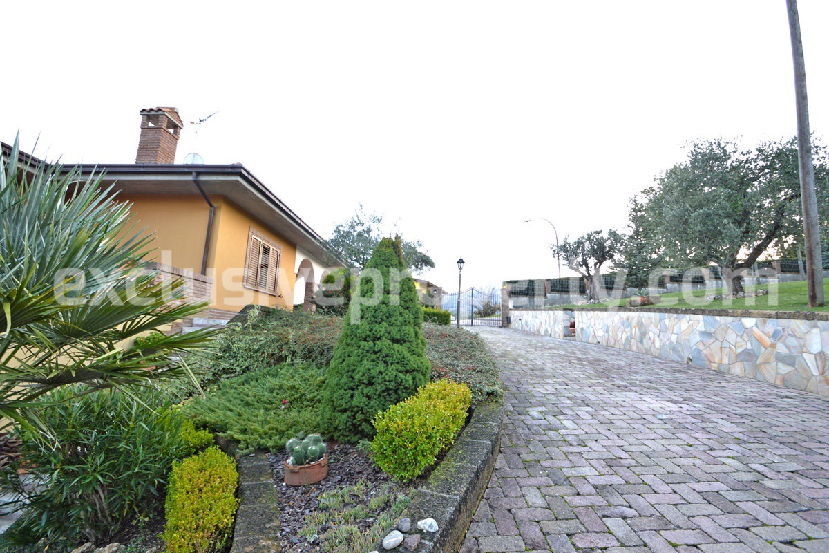 Villa consisting of two apartments with garden for sale in Italy 7