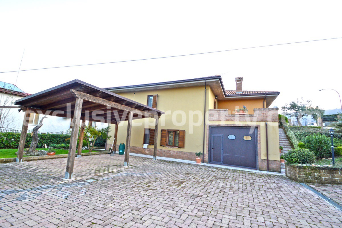Villa consisting of two apartments with garden for sale in Italy 2