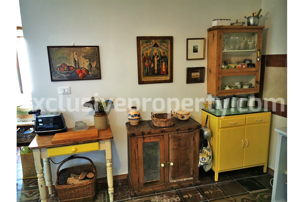 Nice house for sale in the characteristic medieval town Civitacampomarano Molise