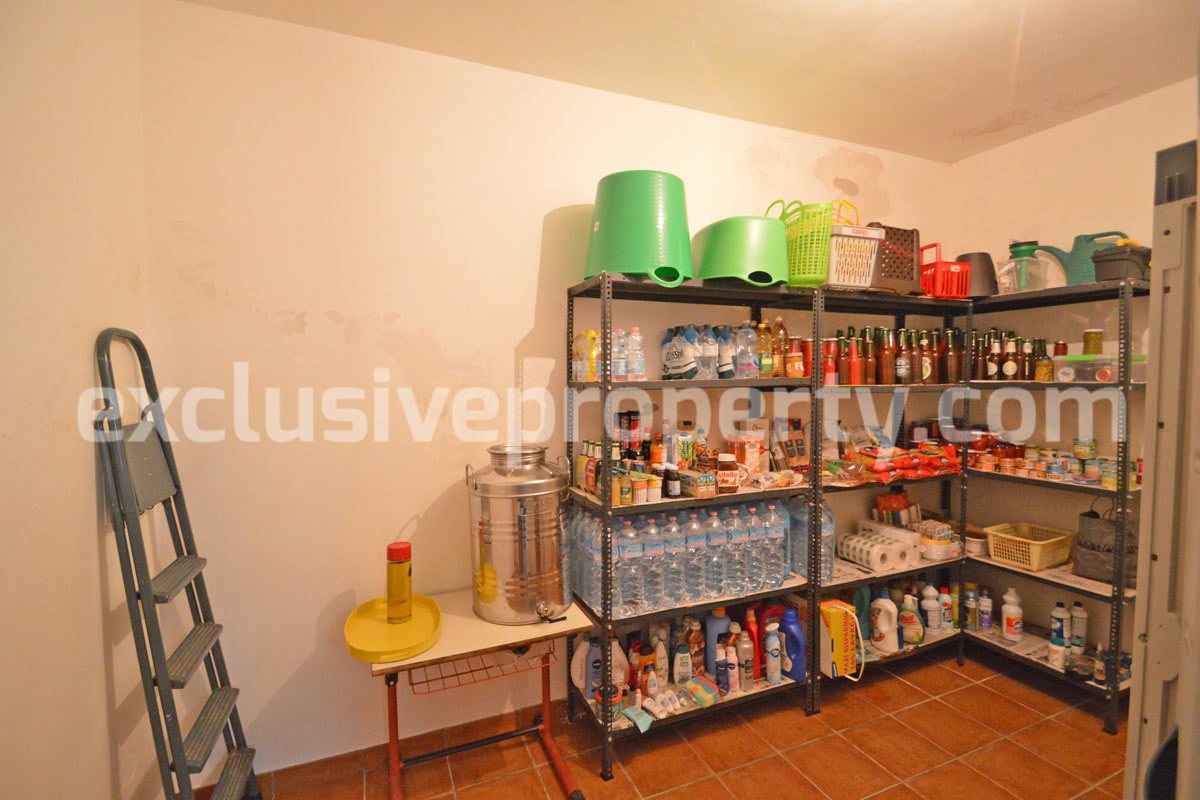 Villa consisting of two apartments with garden for sale in Italy 41