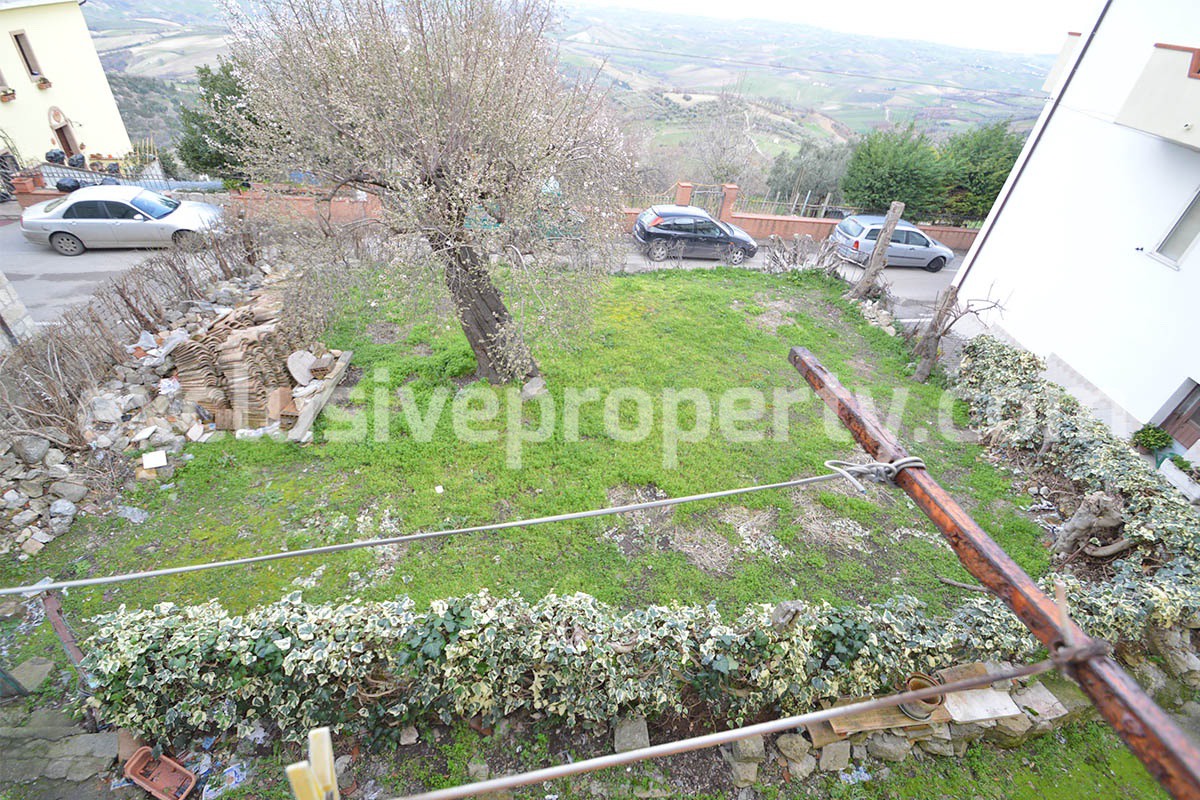 Buying a house with garden and sea view for sale in Molise village Mafalda 28