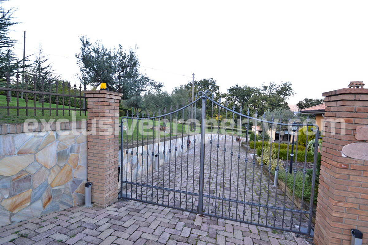 Villa consisting of two apartments with garden for sale in Italy 3