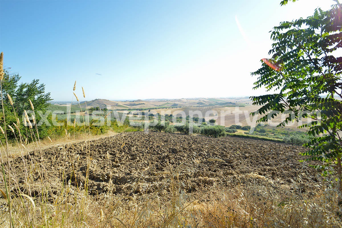 Farm house with 2 hectares of land with sea view for sale in Mafalda 14