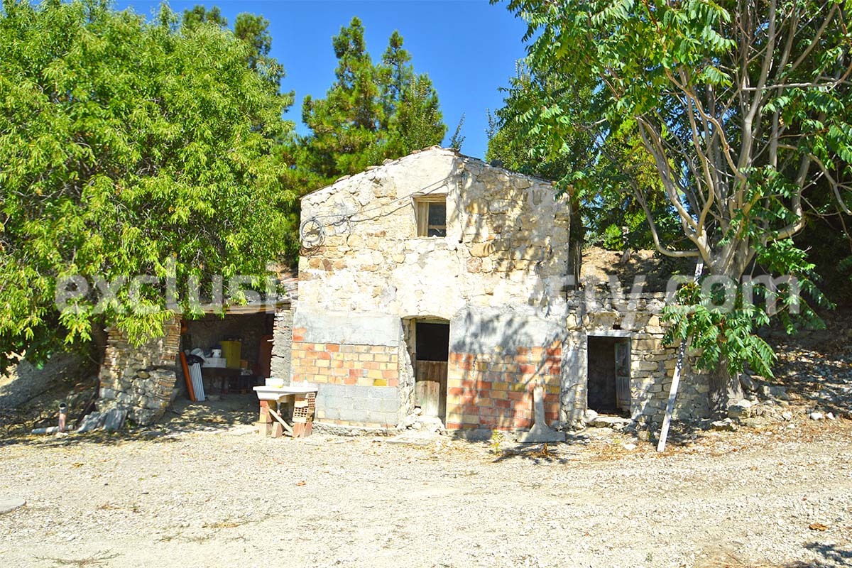 Brick cottages to renovate overlooking the hills for sale in Molise - Mafalda
