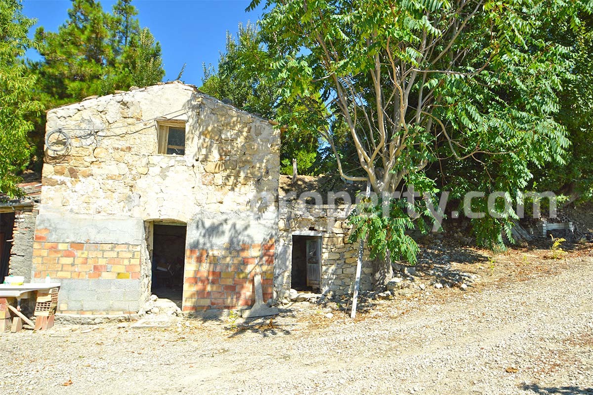 Brick cottages to renovate overlooking the hills for sale in Molise - Mafalda