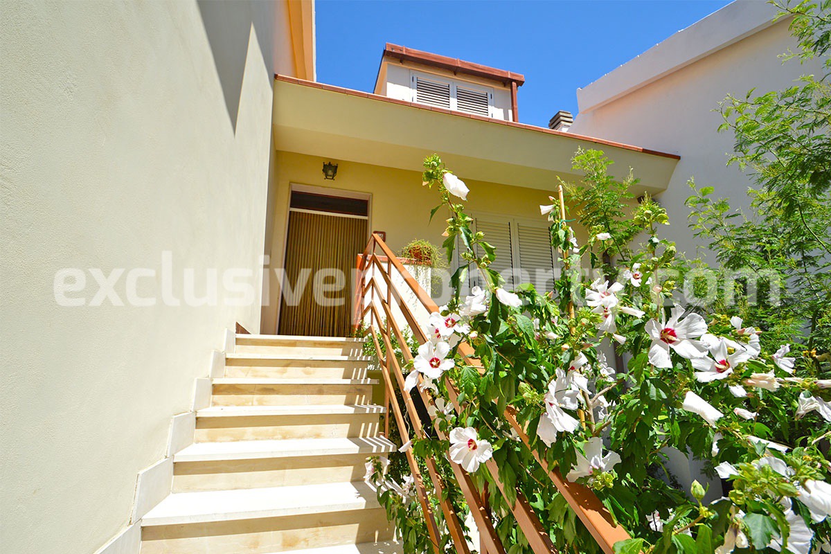 House overlooking the Adriatic Sea garden and garage for sale in Mafalda Molise