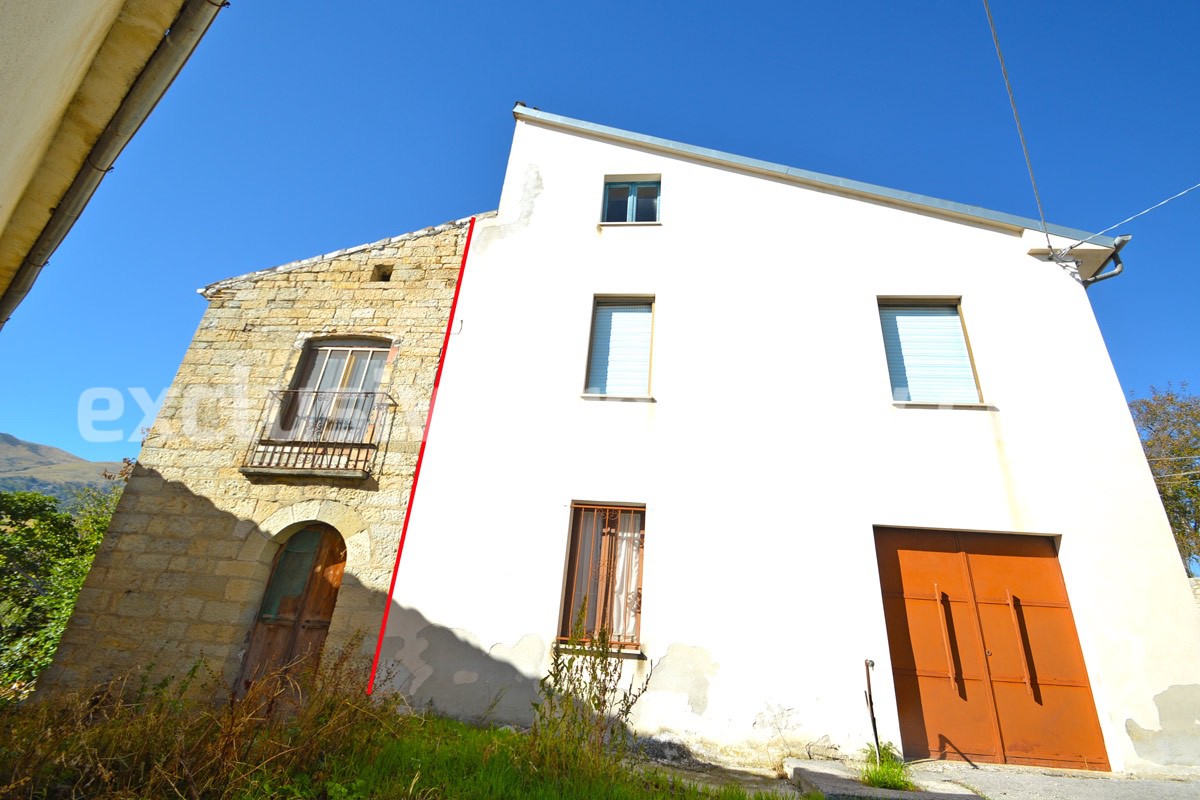 House with garage in a quiet and rural area for sale in Italy 1