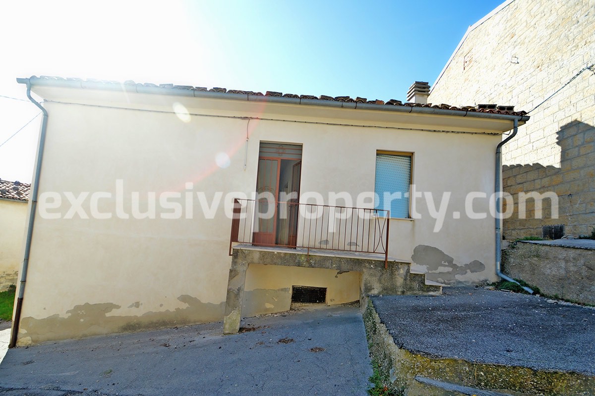 House with garage in a quiet and rural area for sale in Italy 2
