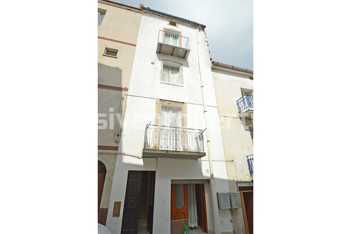 Special town house habitable and with sea view for sale in Molise