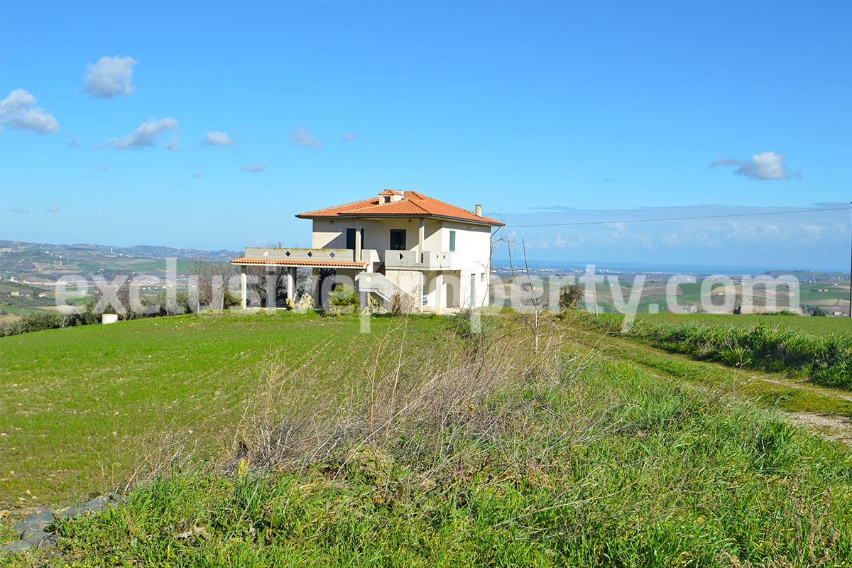 House with land and porch with sea view for sale in Italy Region Molise 1