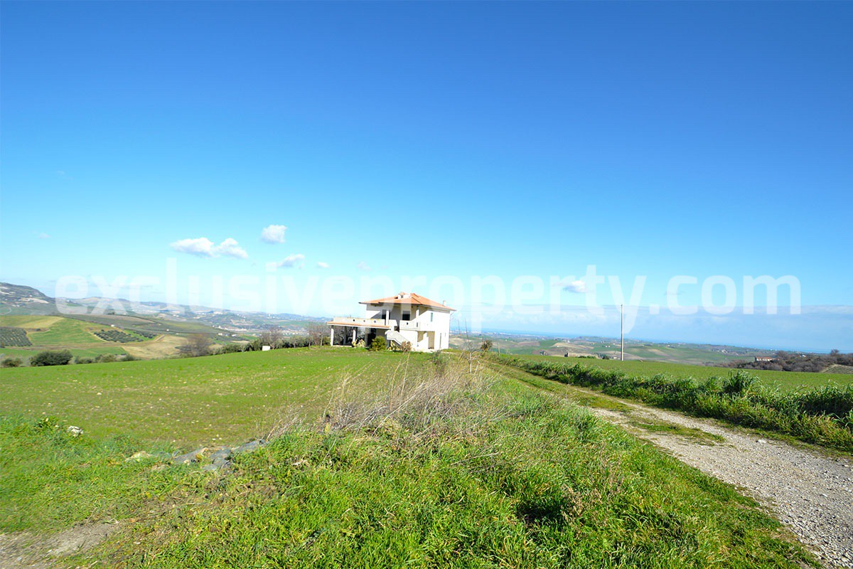 House with land and porch with sea view for sale in Italy Region Molise 3