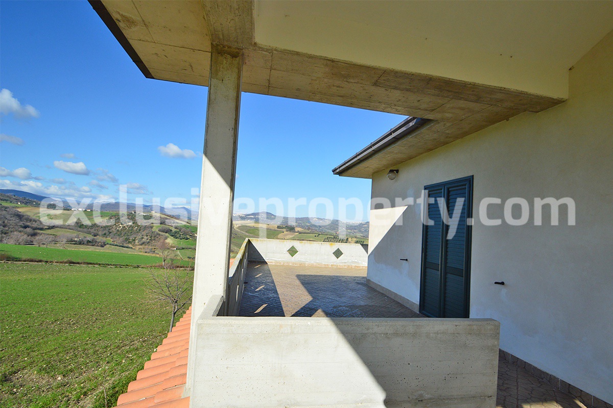 House with land and porch with sea view for sale in Italy Region Molise 12