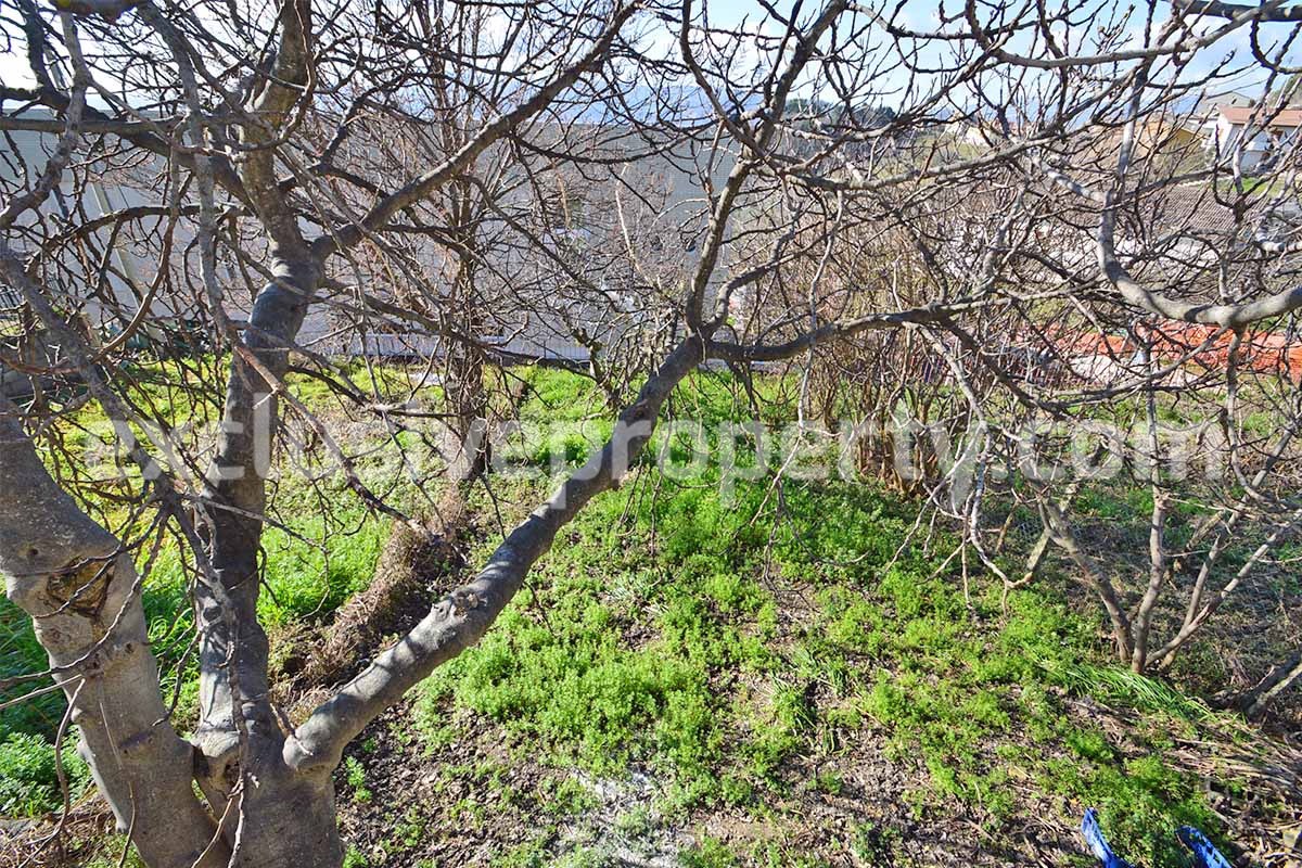 Large house with garden and garage for sale in the Molise Region