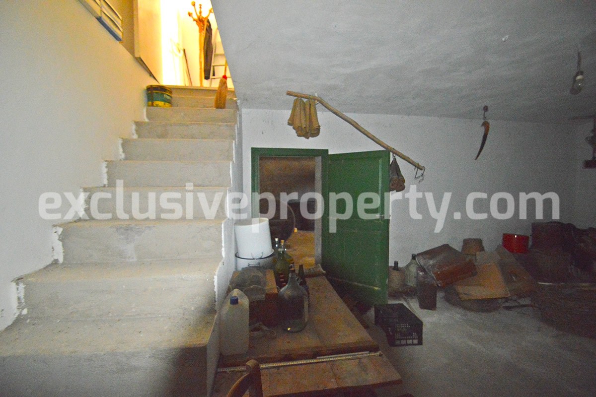 House with garage in a quiet and rural area for sale in Italy 14