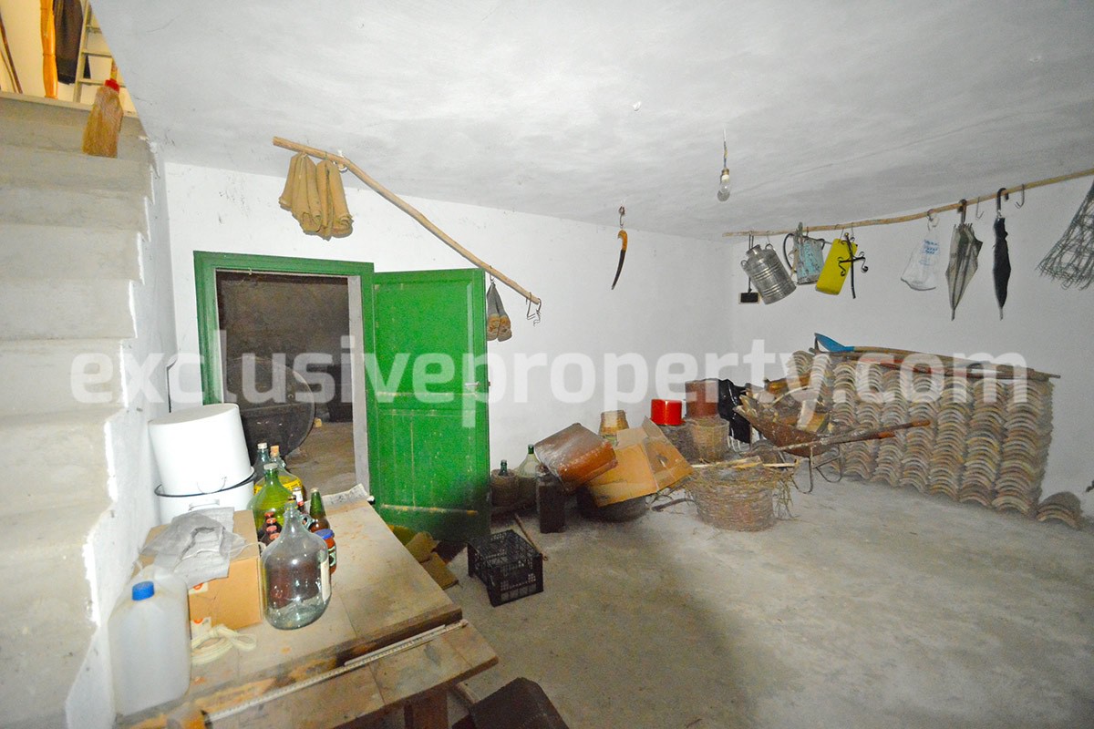 House with garage in a quiet and rural area for sale in Italy 15