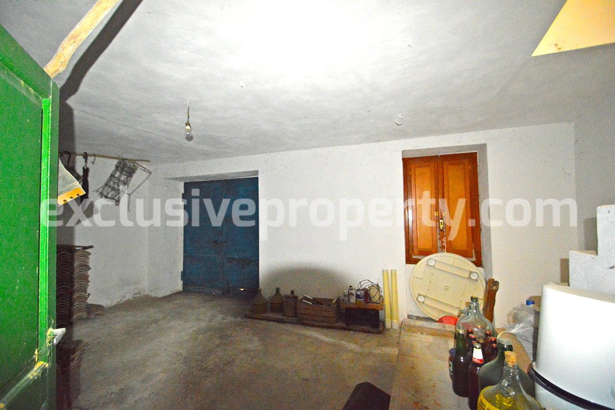House with garage in a quiet and rural area for sale in Italy