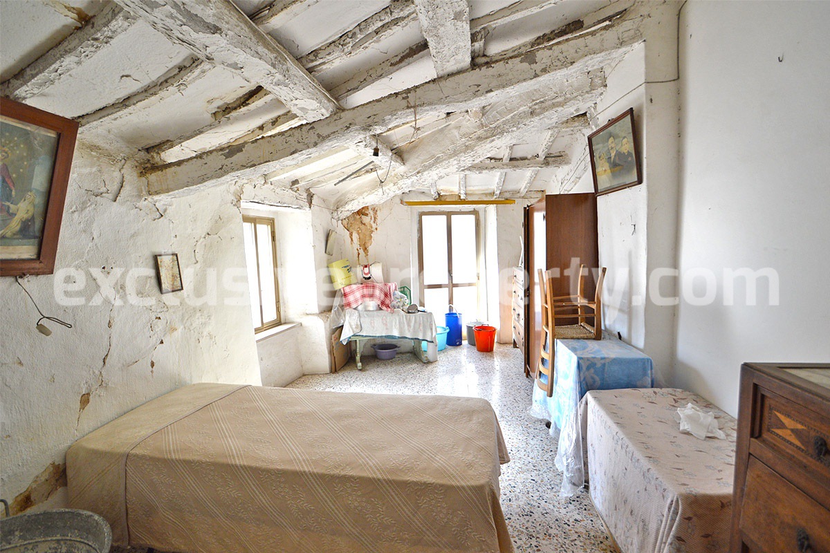 Ancient stone house with terrace for sale in Mafalda located 25 km Adriatic Sea 15