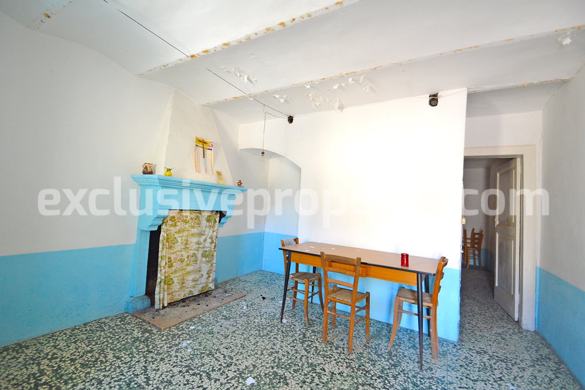 Ancient stone house with garden for sale in Abruzzo
